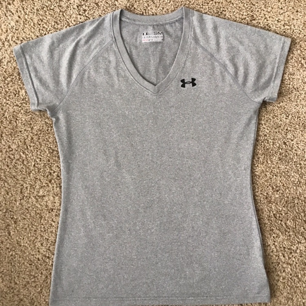 Under Armour Women’s semi-fitted tee shirt